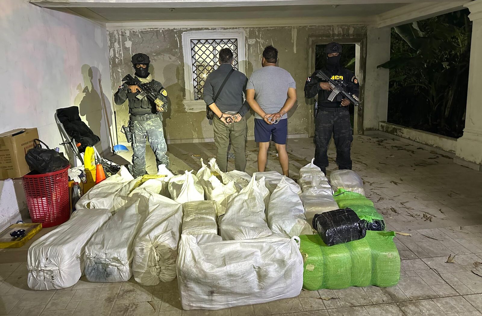 Apresan seis hombres y desarticulan red en Santiago; le confiscan 989 libras de marihuana