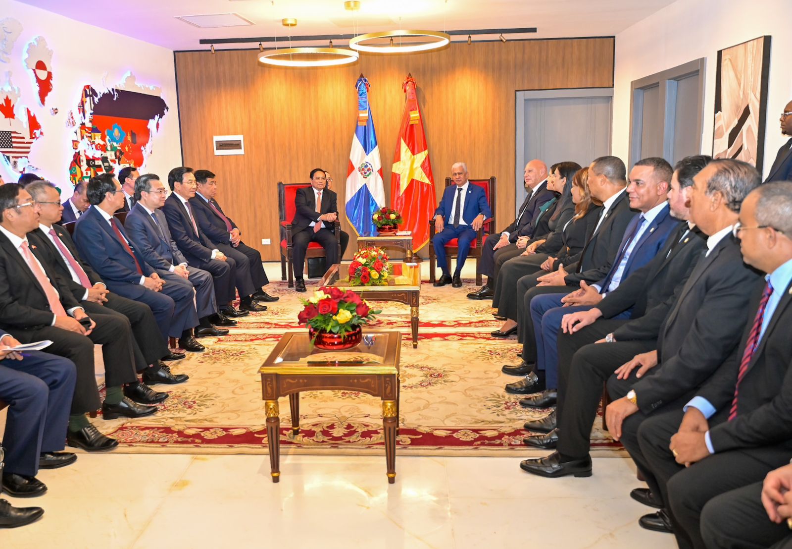 Presidente del Senado, Ricardo de los Santos, se reúne con el primer ministro de Vietnam, Pham Minh Chinh