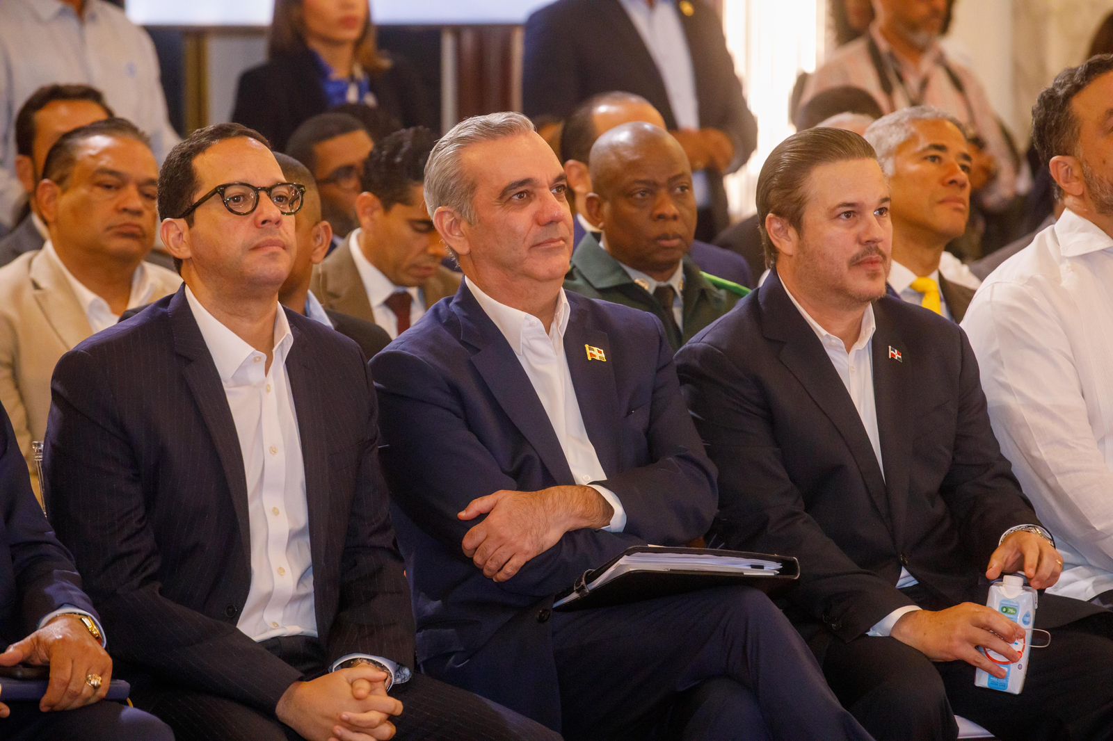 Gobierno reduce la burocracia generando ahorros por más de 60 mil millones