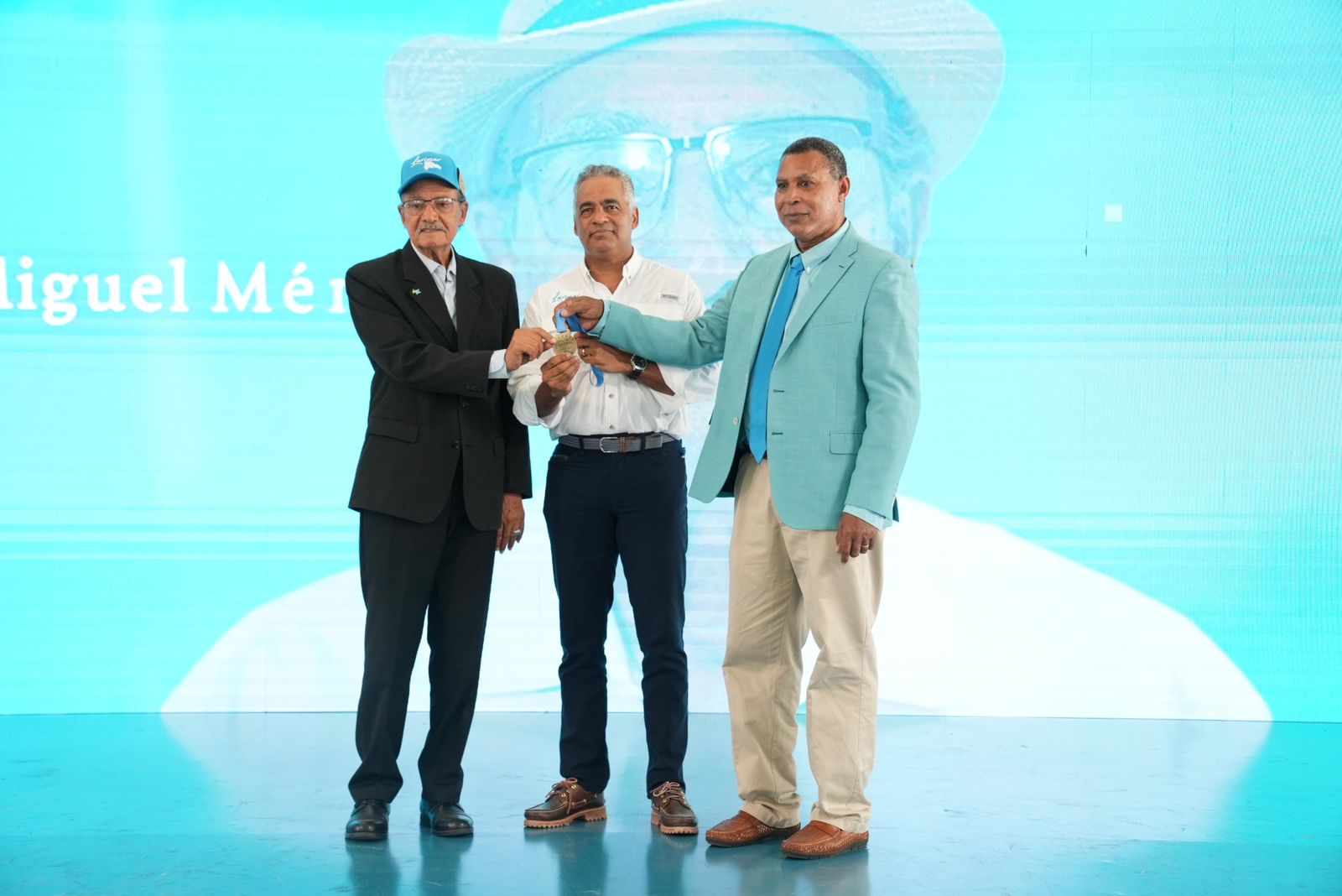 República Dominicana ha exportado más de 55 mil libras de larimar en este año