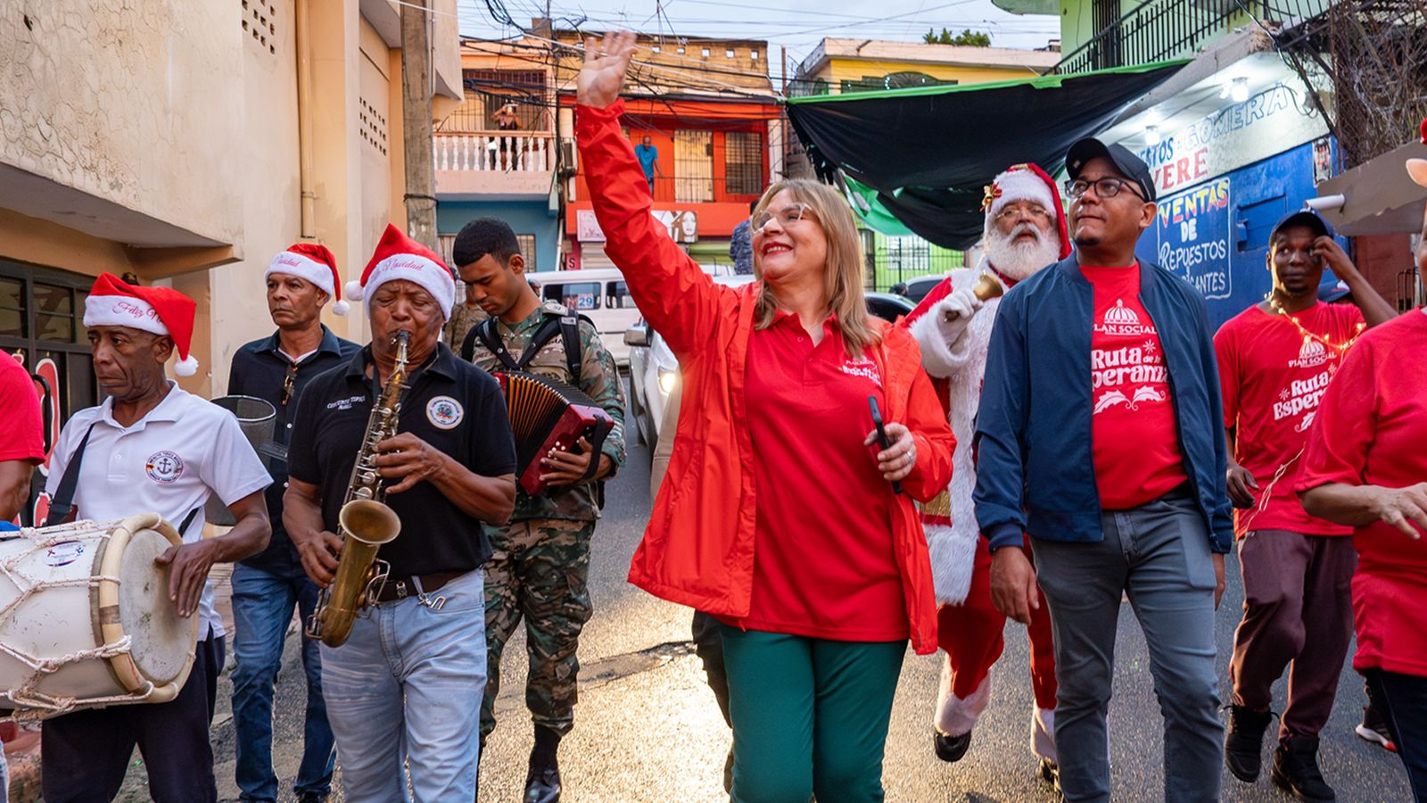 La Ruta de la Esperanza comienza alegrar la navidad a familias de todo el país