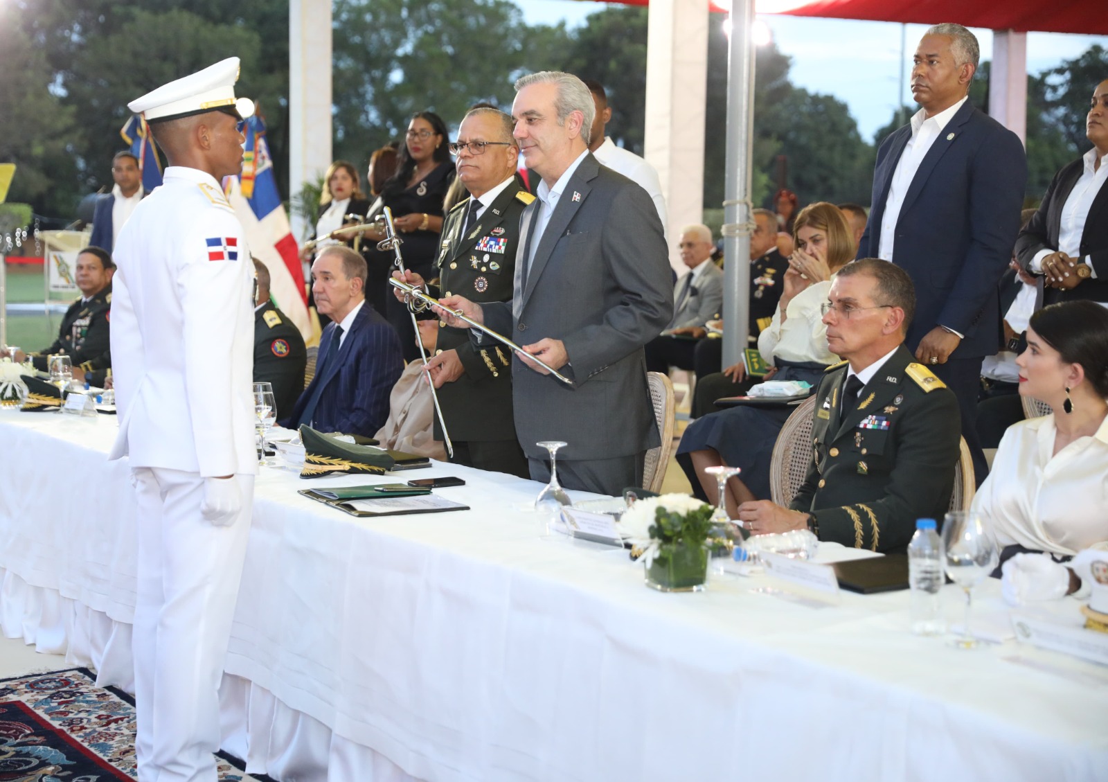 Presidente Abinader encabeza graduación de la LXIII promoción de cadetes de la Academia Militar Batalla de Las Carreras