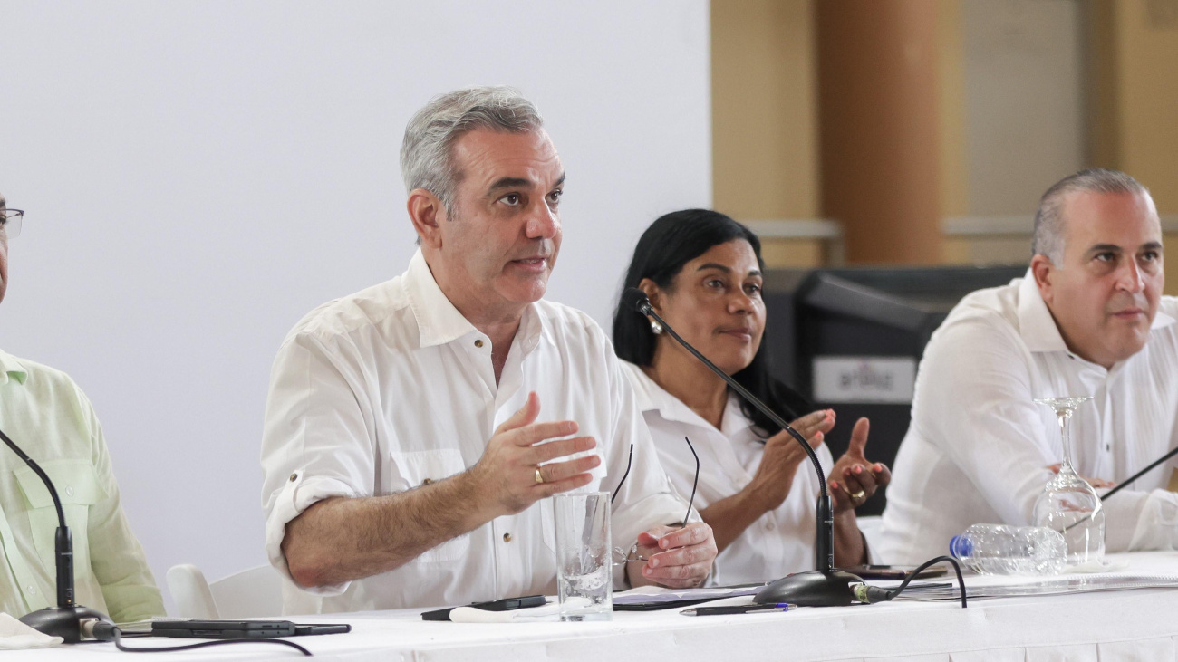 Presidente Abinader presenta soluciones viales, agrícolas y de agua en encuentro en Nagua