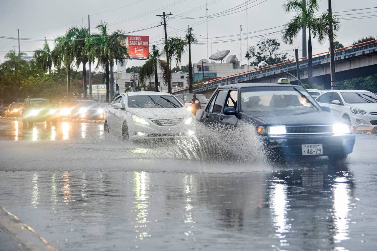 Sistemas meteorológicos traerán lluvias a varias provincias; continúan alertas por posibles inundaciones