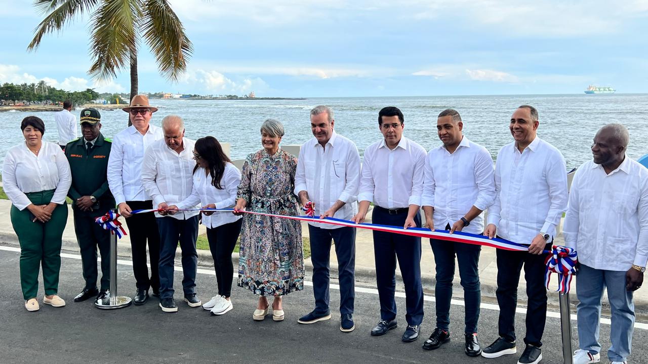 Presidente Abinader y ministro Collado entregan el remodelado malecón de San Pedro de Macorís