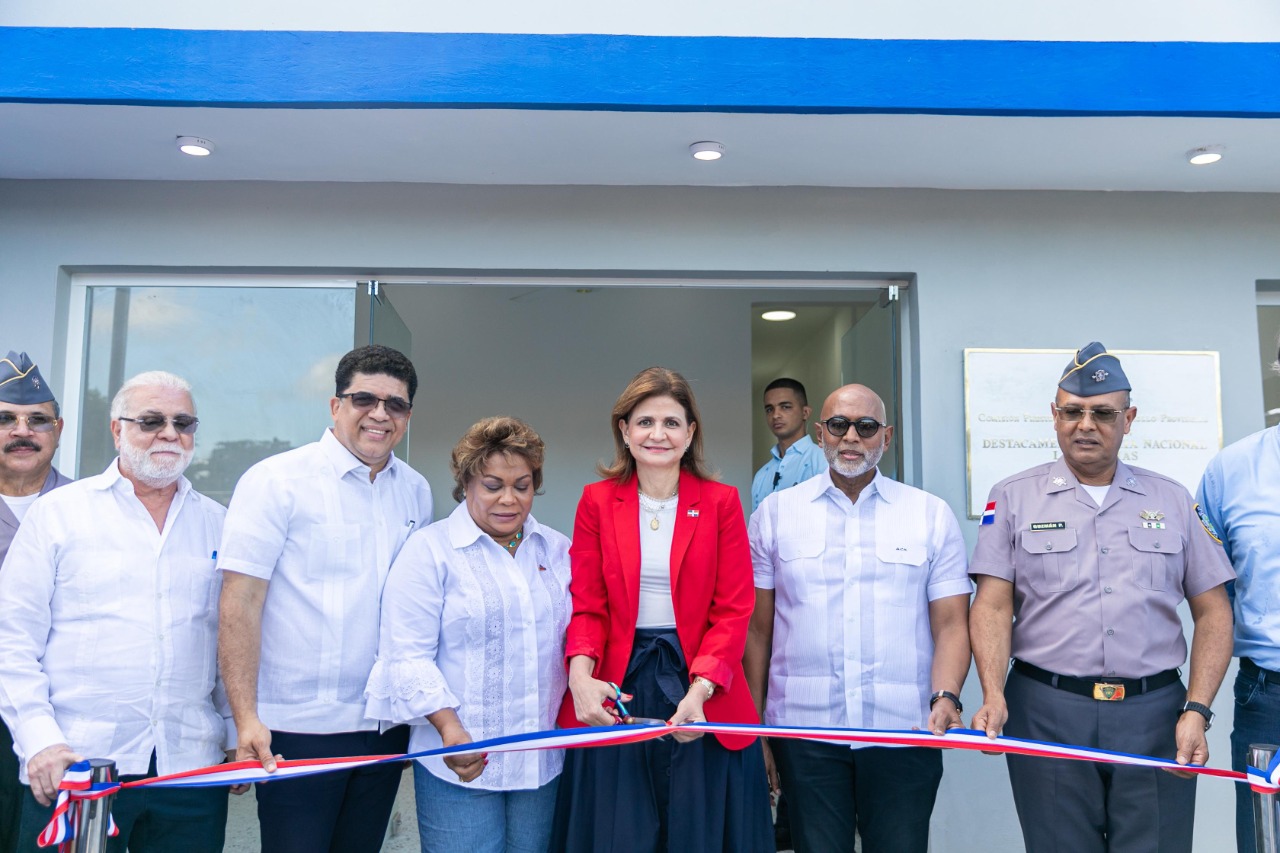 Raquel Peña inaugura destacamento en Santo Domingo Este y escuela en San Pedro de Macorís