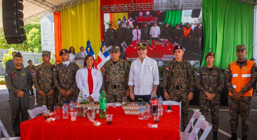 Presidente Abinader almuerza con miembros del ERD y PN