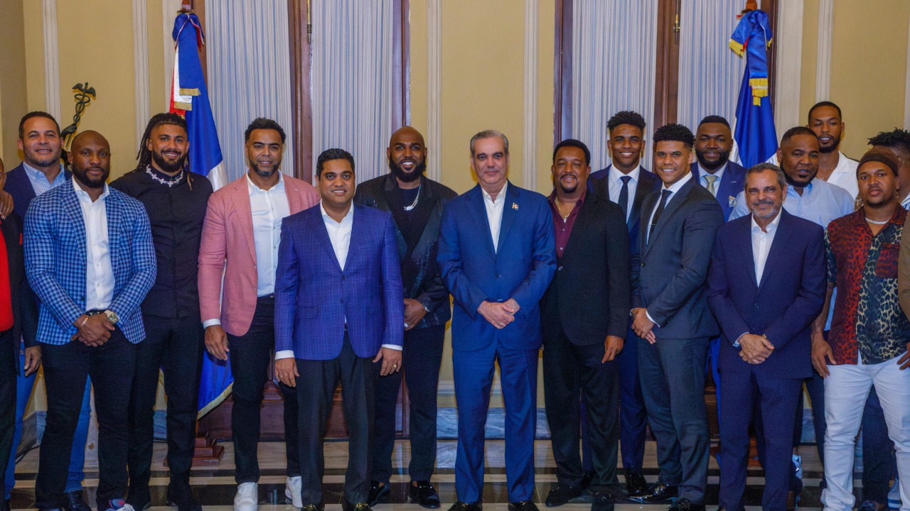 Presidente Abinader y ministro Kelvin Cruz celebran Navidad con noche de Grandes Ligas en el Palacio Nacional