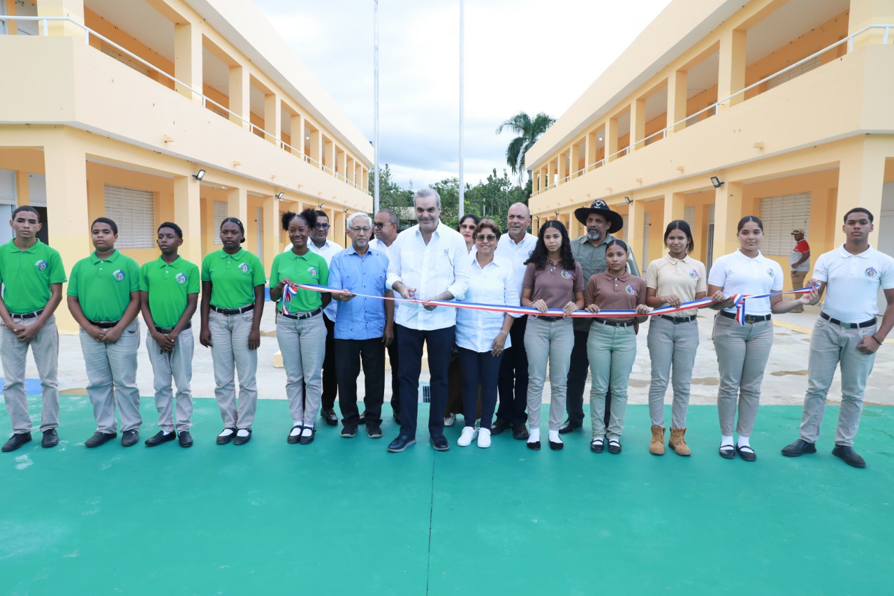 Presidente Abinader inaugura un CAIPI y un nuevo Instituto Tecnológico San Ignacio Loyola, en Dajabón