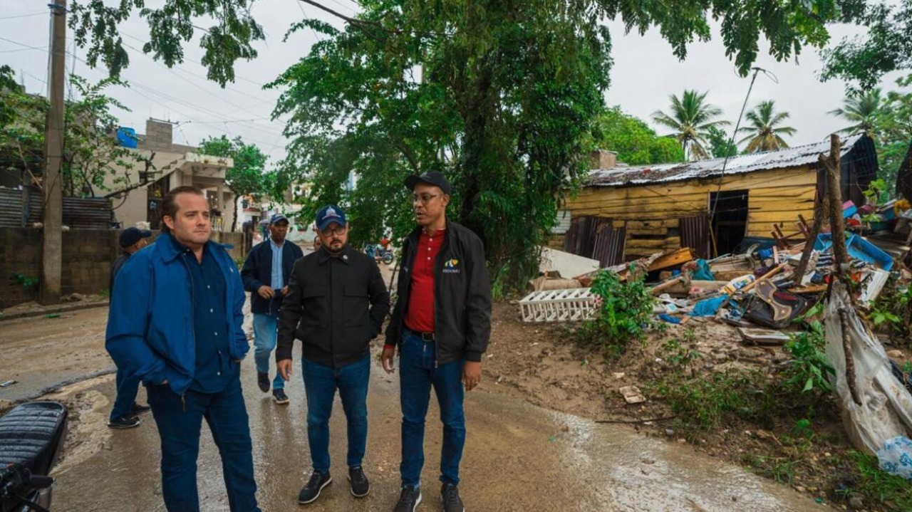 Ministro Paliza garantiza asistencia a familias afectadas por lluvias en Puerto Plata; anuncia visita del presidente Abinader