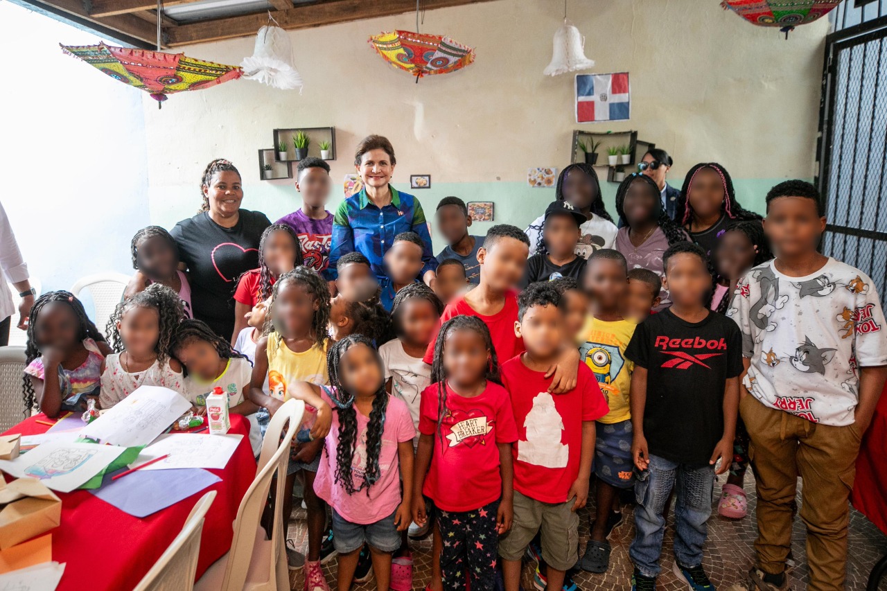 Raquel Peña cierra el año compartiendo alegría y esperanza con los niños del Hogar Familia Bethesda