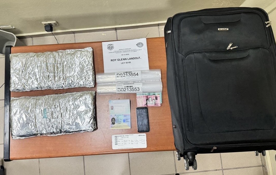 Atrapan holandés con cuatro kilos de cocaína en el aeropuerto del Cibao
