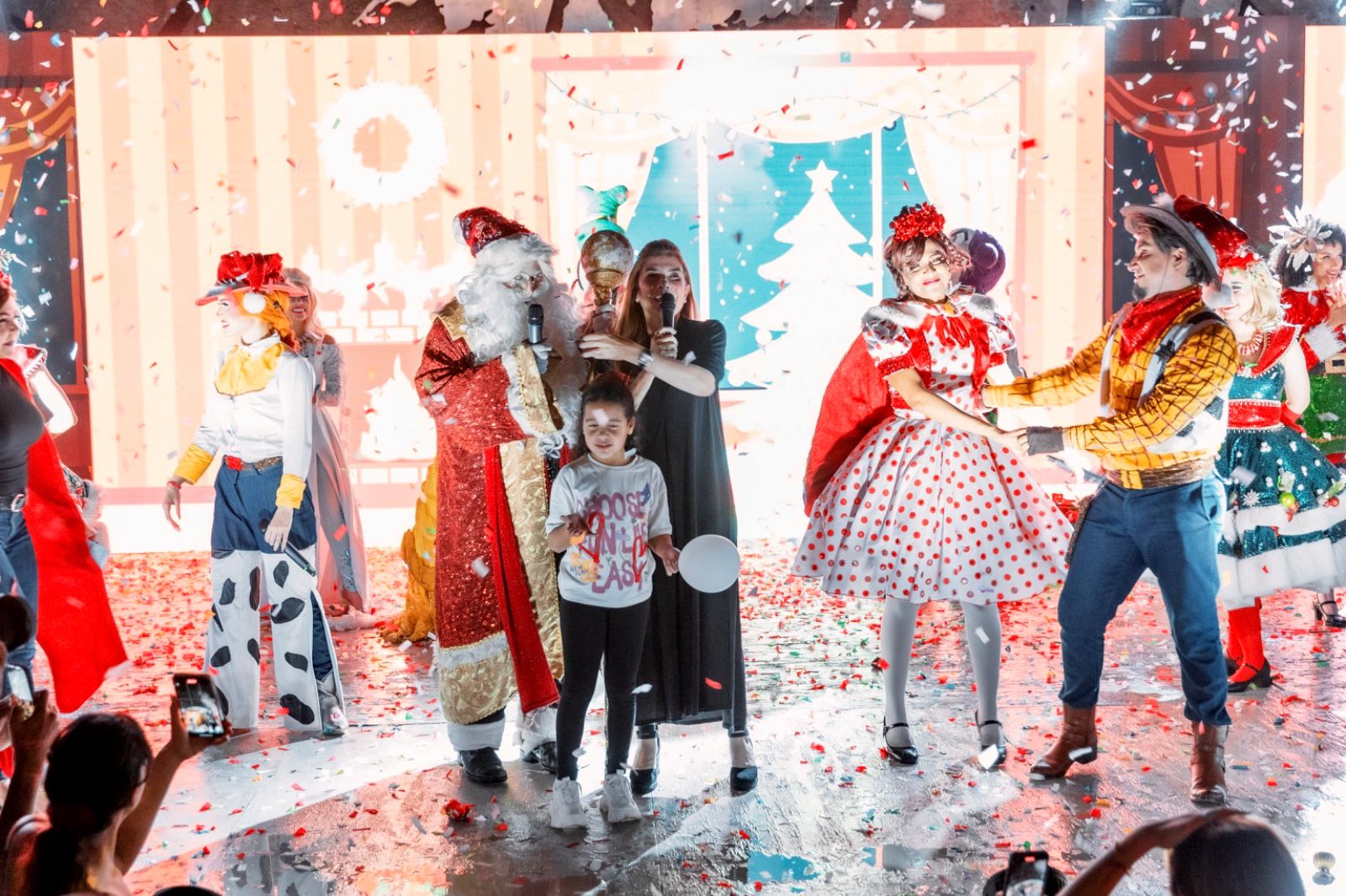 Carolina Mejía organiza gran show navideño para niños de Capotillo, Las Cañitas y Simón Bolívar