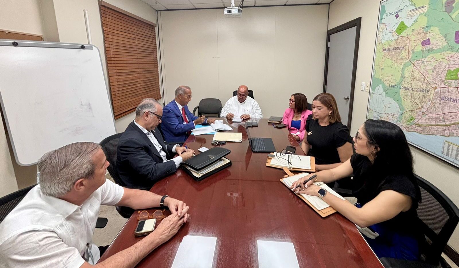 Hermandad y SENASA continúan reuniones para mejorar seguro y procedimientos médicos de los Veteranos