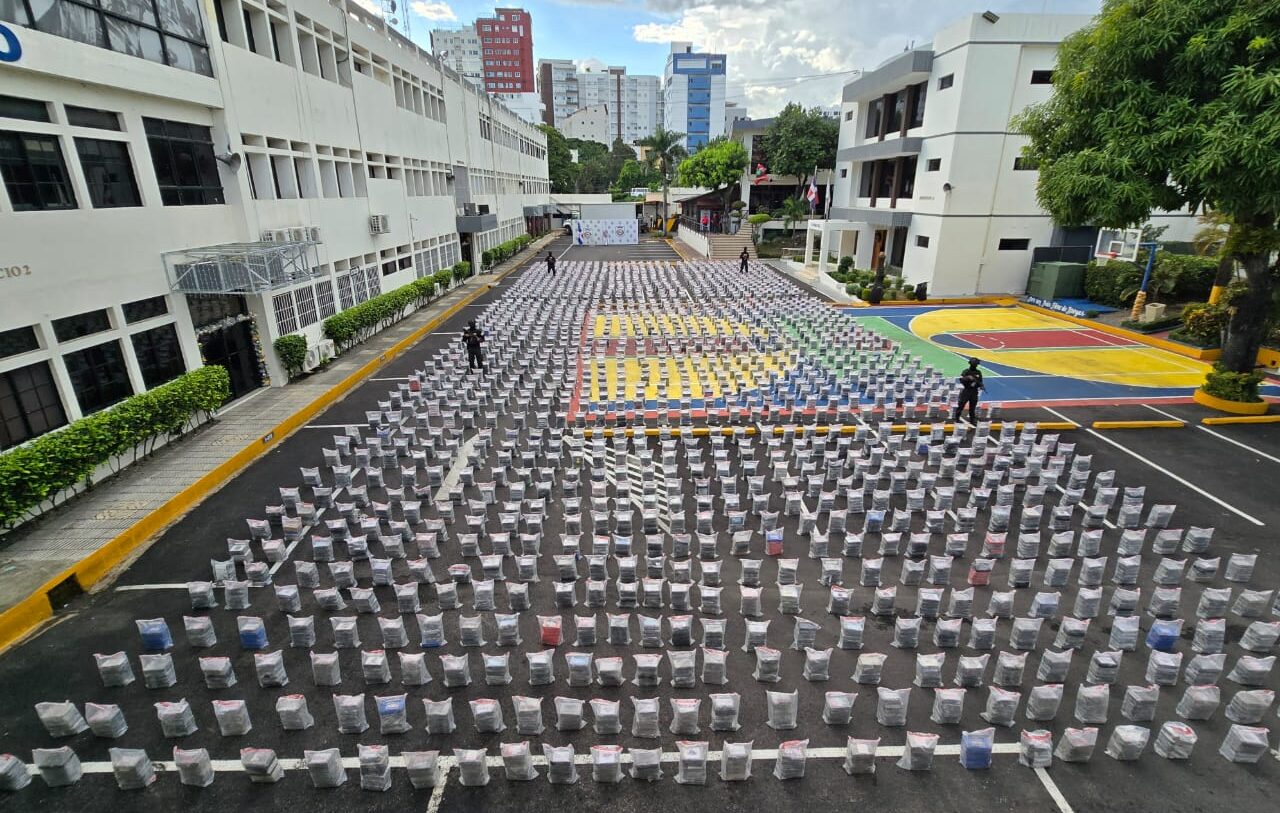 Contundente golpe: DNCD interviene contenedor con 9.5 toneladas de cocaína; cargamento es el más grande en la historia de RD y la región