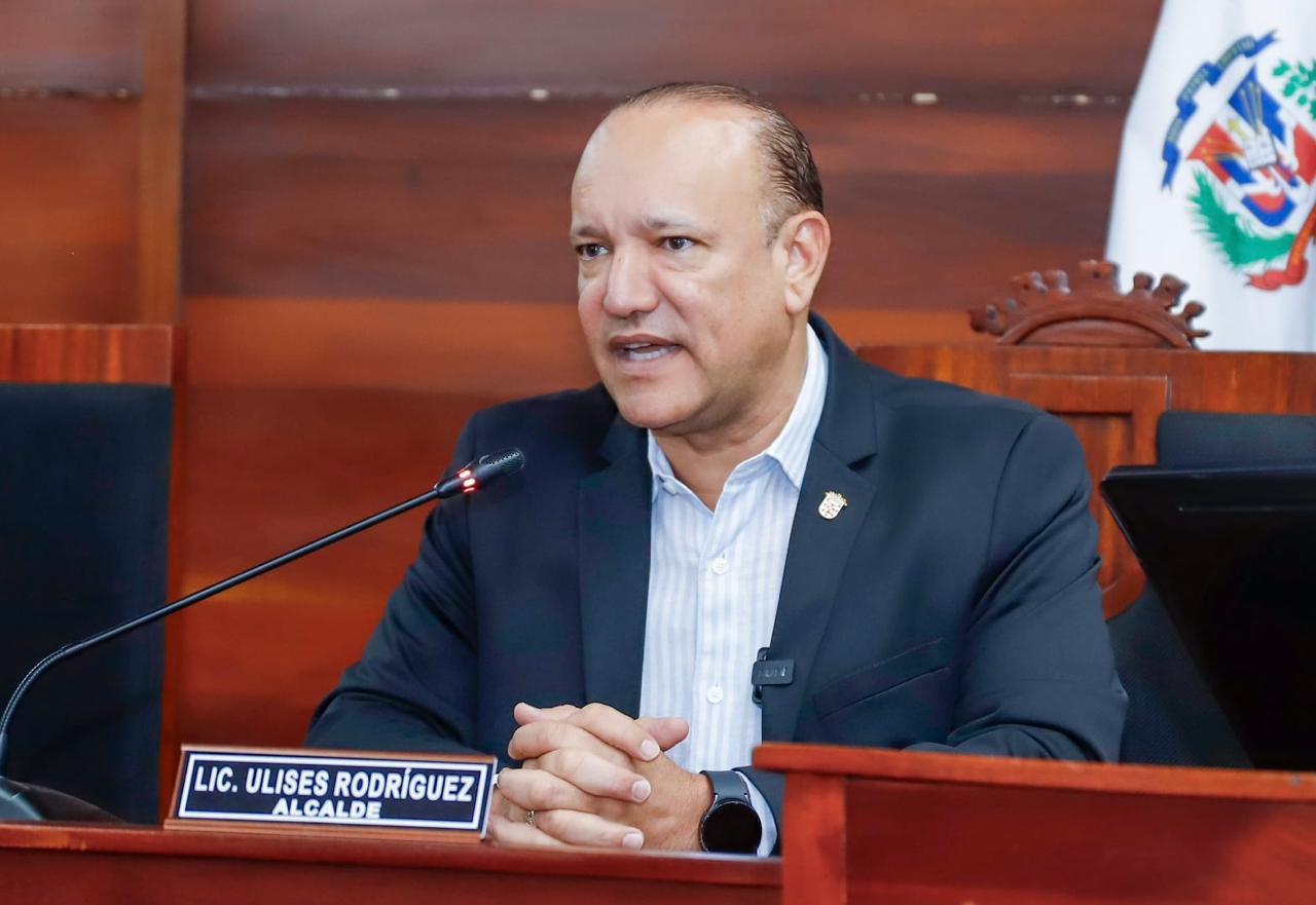 Alcalde de Santiago atribuye escarceos sobre licitaciones a desconocimiento y motivaciones políticas