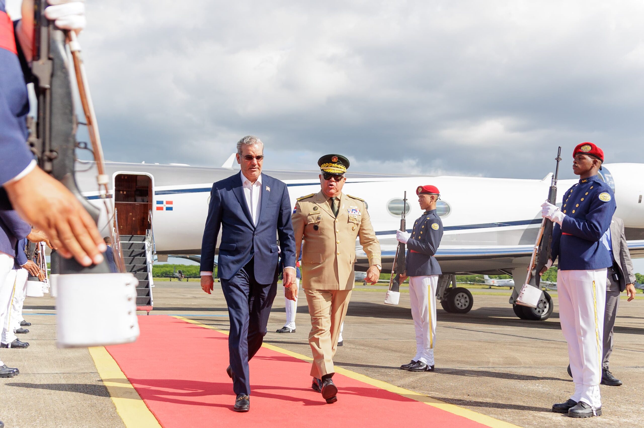 Presidente Luis Abinader regresó esta tarde de Qatar