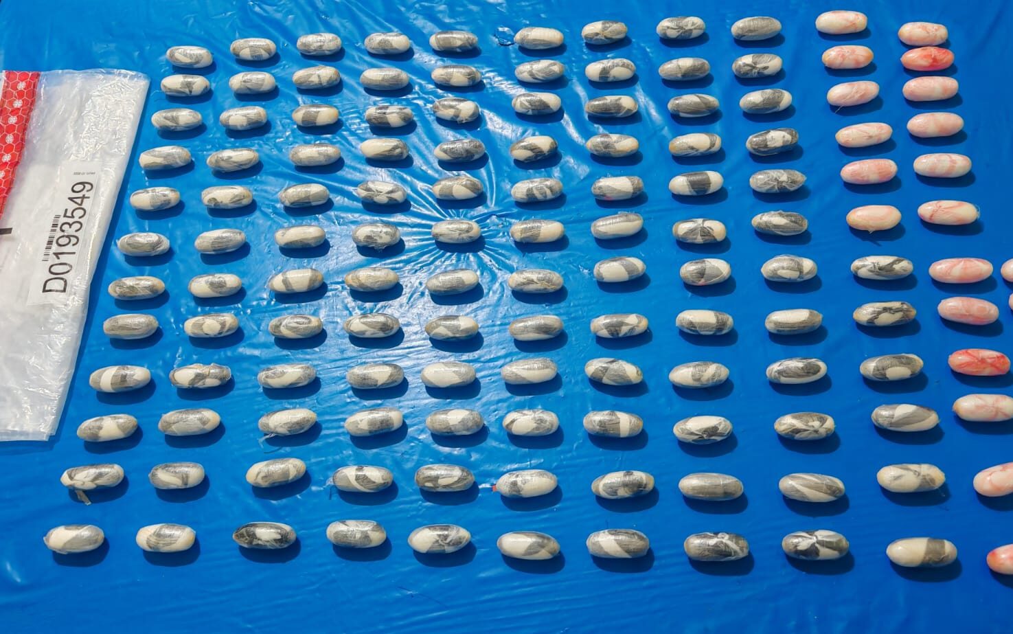 Atrapan en aeropuerto Nigeriano con 134 bolsitas de cocaína en el estómago