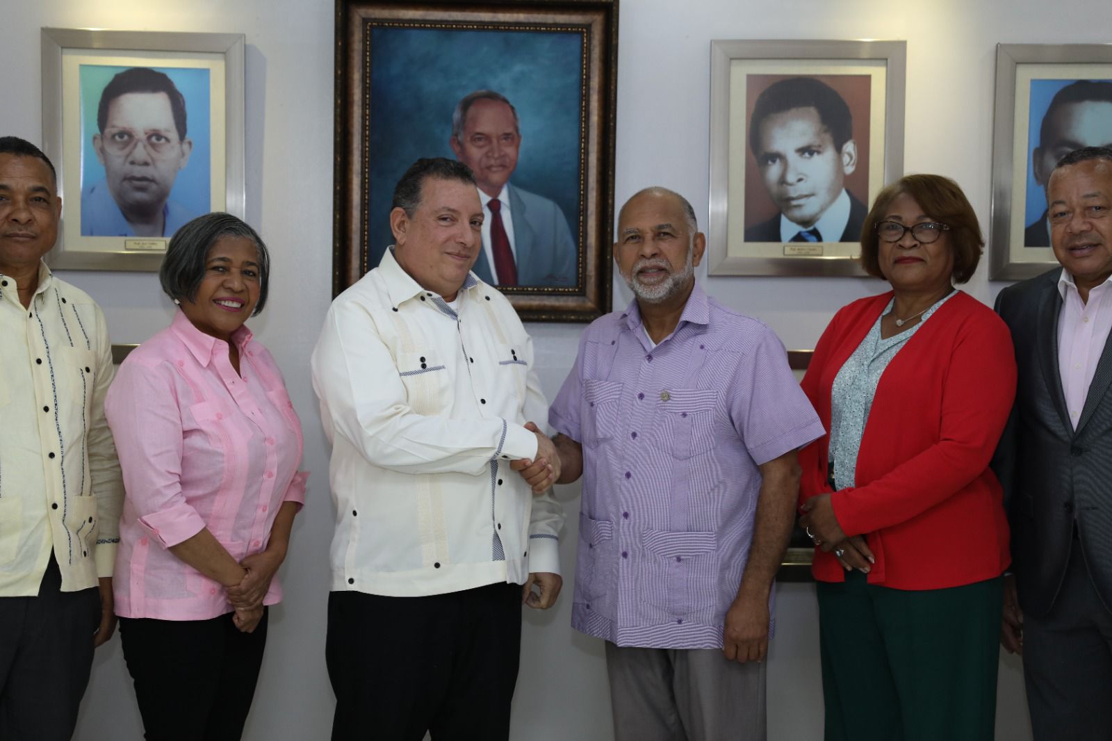 Presidente de Coopnama recibe visita del comité ejecutivo de la ADP