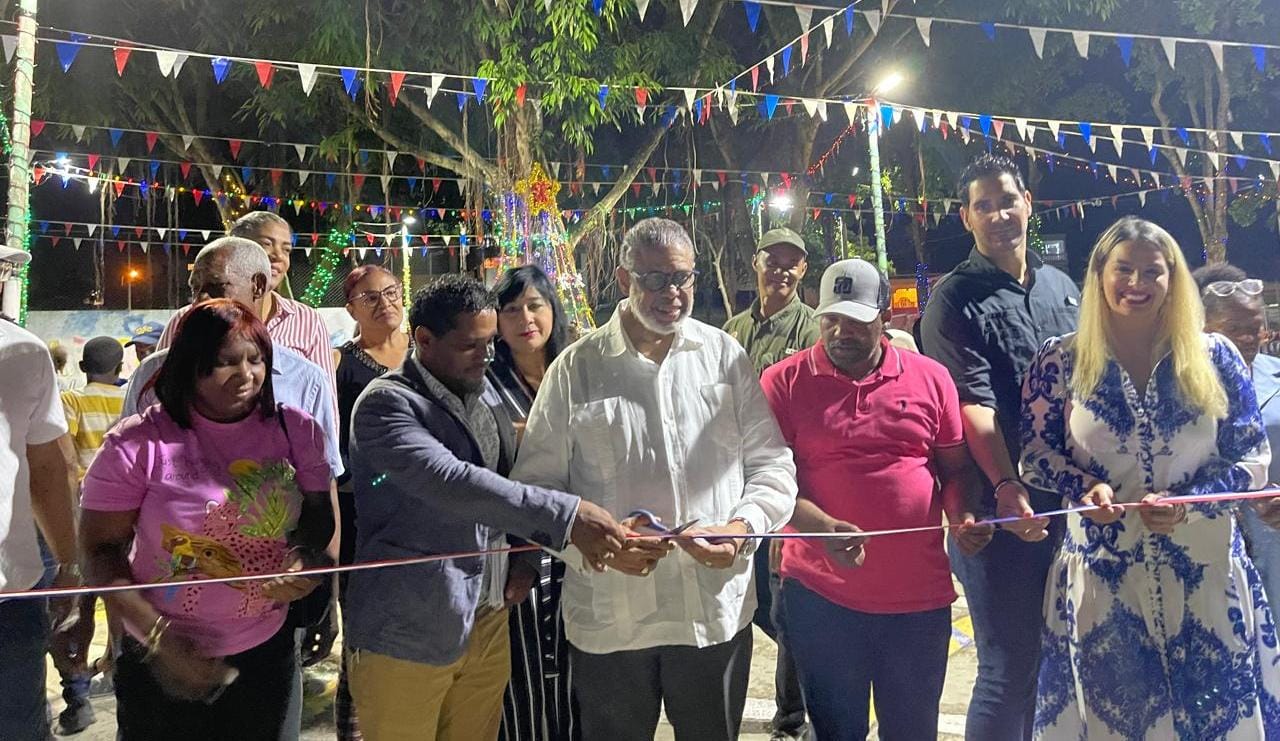 Desarrollo de la Comunidad entrega parque remozado en Cancino, SDE