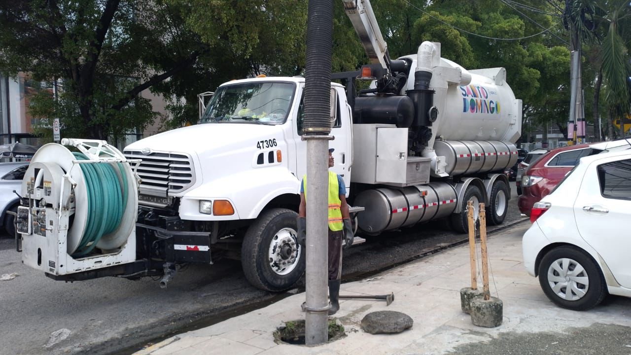 Alcaldía del DN mitiga efectos de las lluvias con operativo de limpieza de filtrantes e imbornales