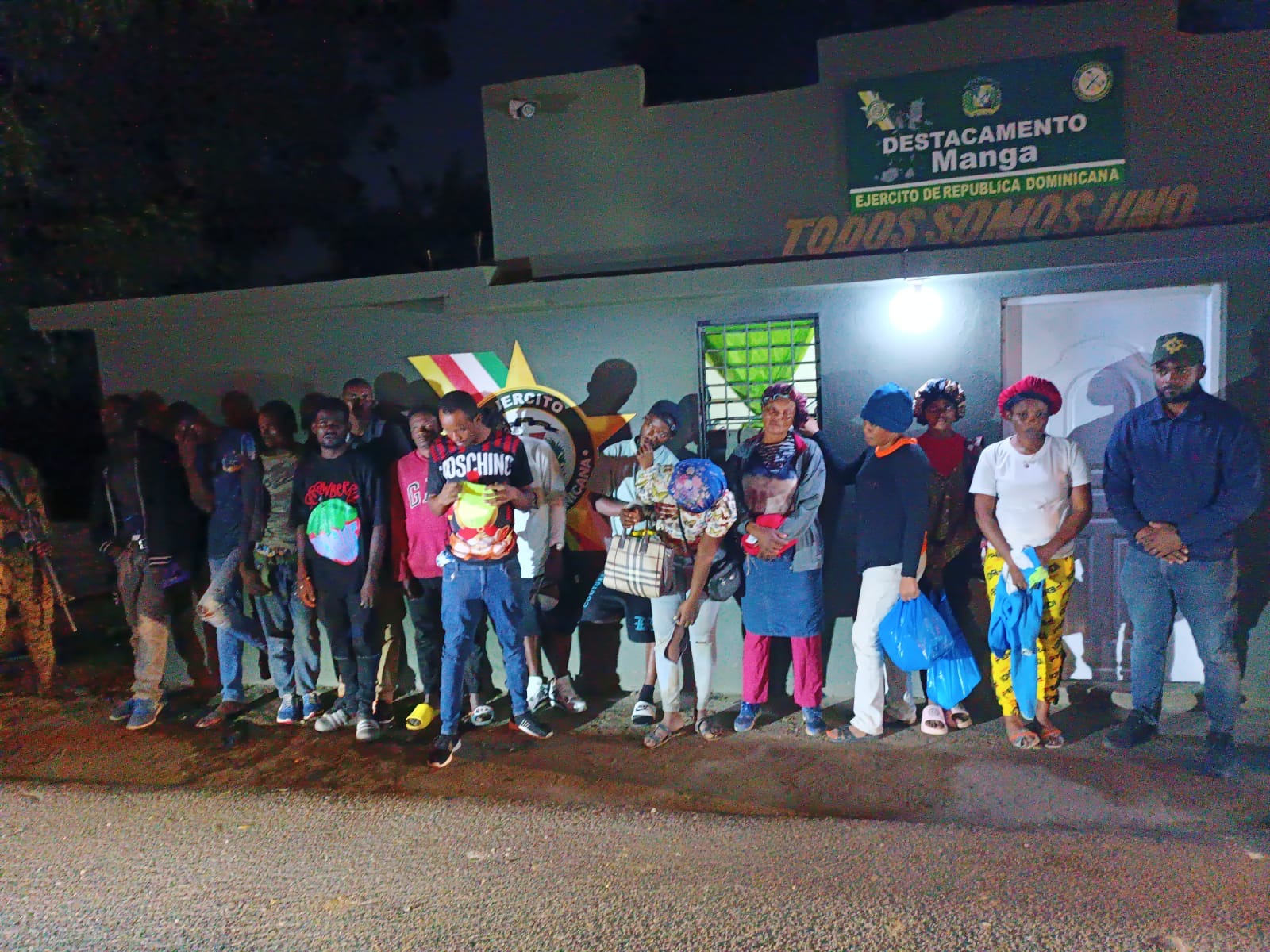 Ejército intercepta a 378 inmigrantes haitianos en zonas montañosas y costeras de la región fronteriza