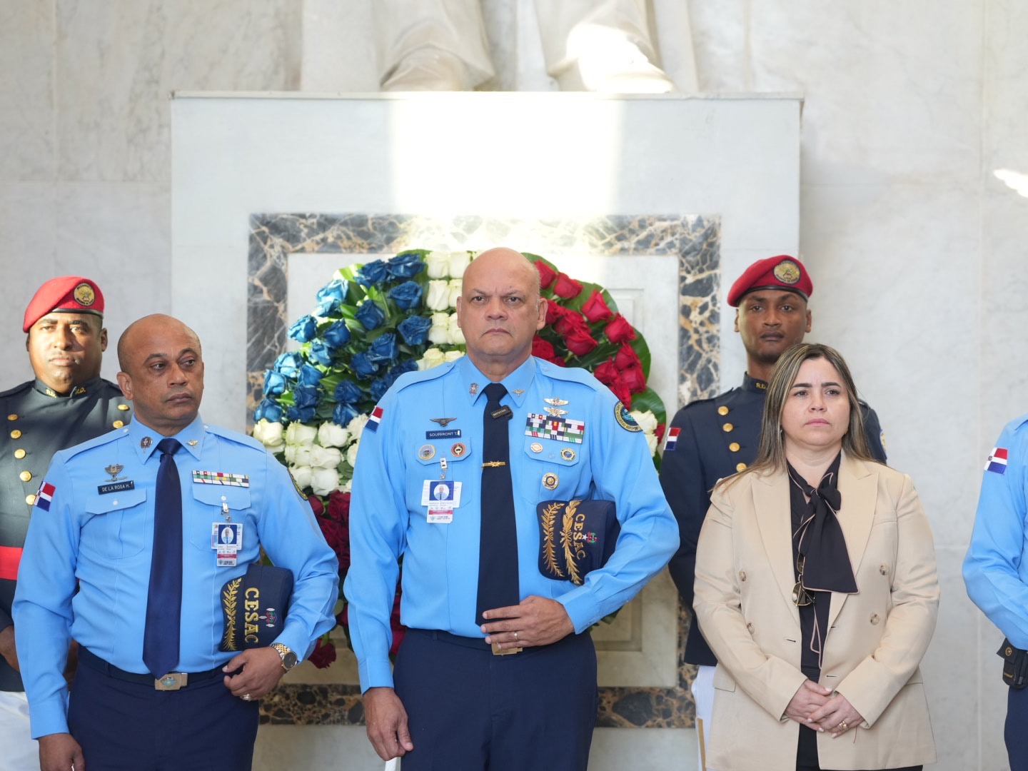 Con ofrenda floral en el Altar de la Patria, inician las celebraciones por el 28 aniversario del CESAC