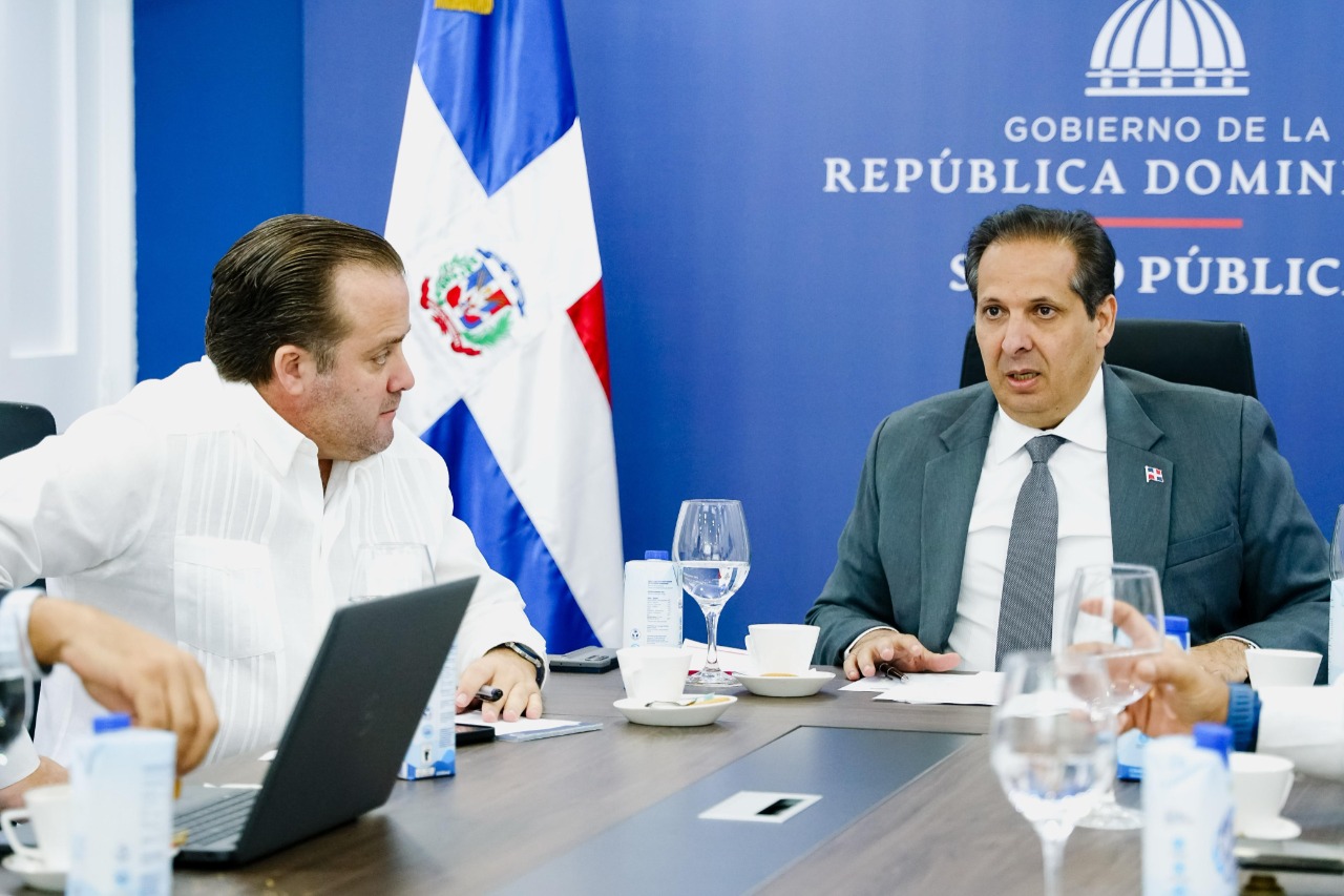 Ministros Paliza y Atallah coordinan acciones para fortalecer sistema sanitario del país