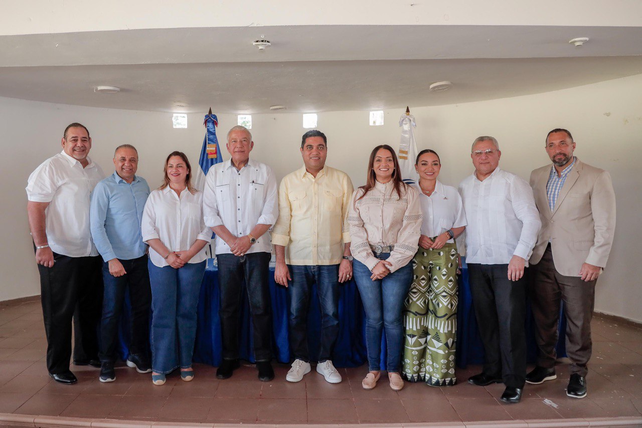 Ministros Kelvin Cruz y Andres Bautista crean alianza en favor del deporte en provincia Espaillat