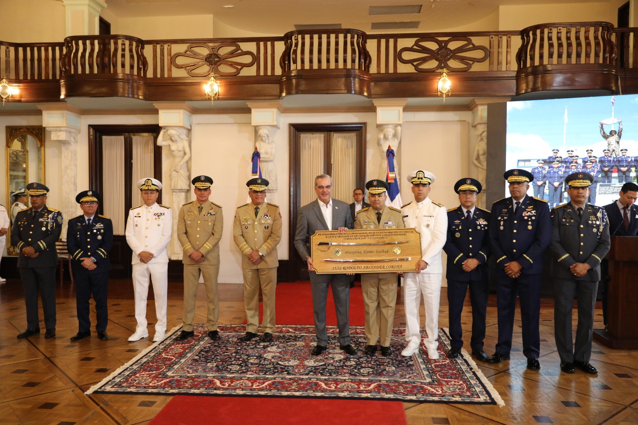 Presidente Abinader expresa orgullo, agradecimiento y compromiso por las Fuerzas Armadas y la Policía Nacional; reafirma visión de seguir fortaleciéndolas