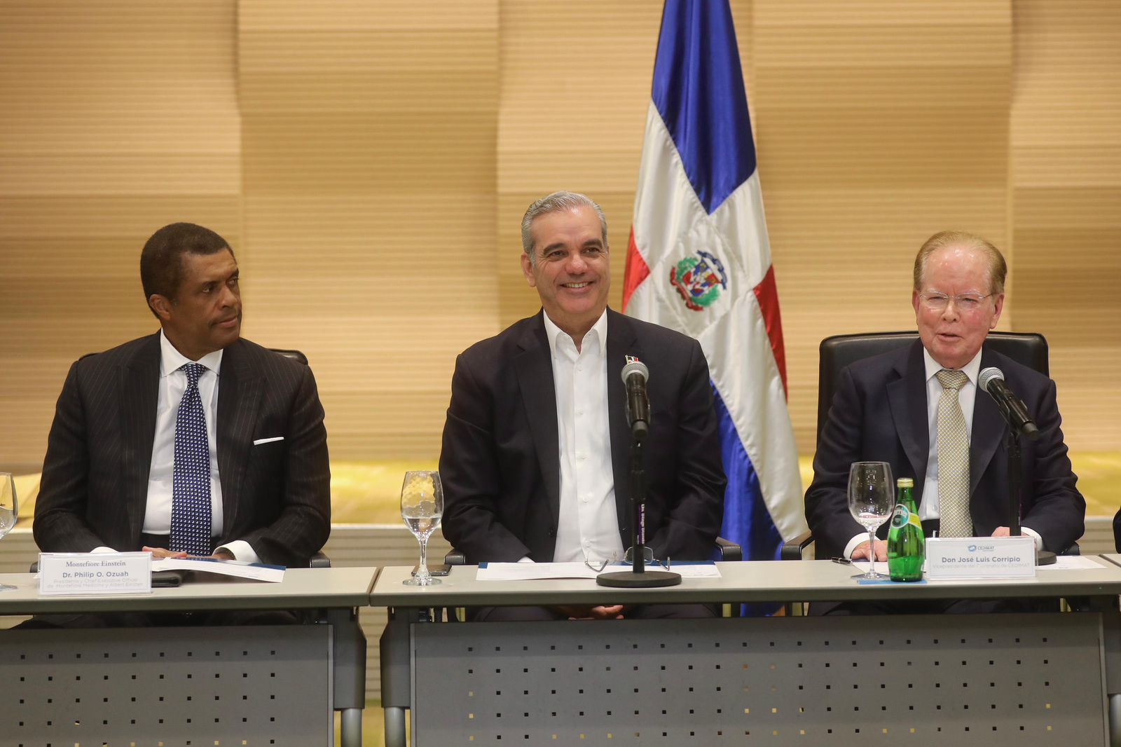 Presidente Abinader participa en acto firma para construcción nuevo centro oncológico