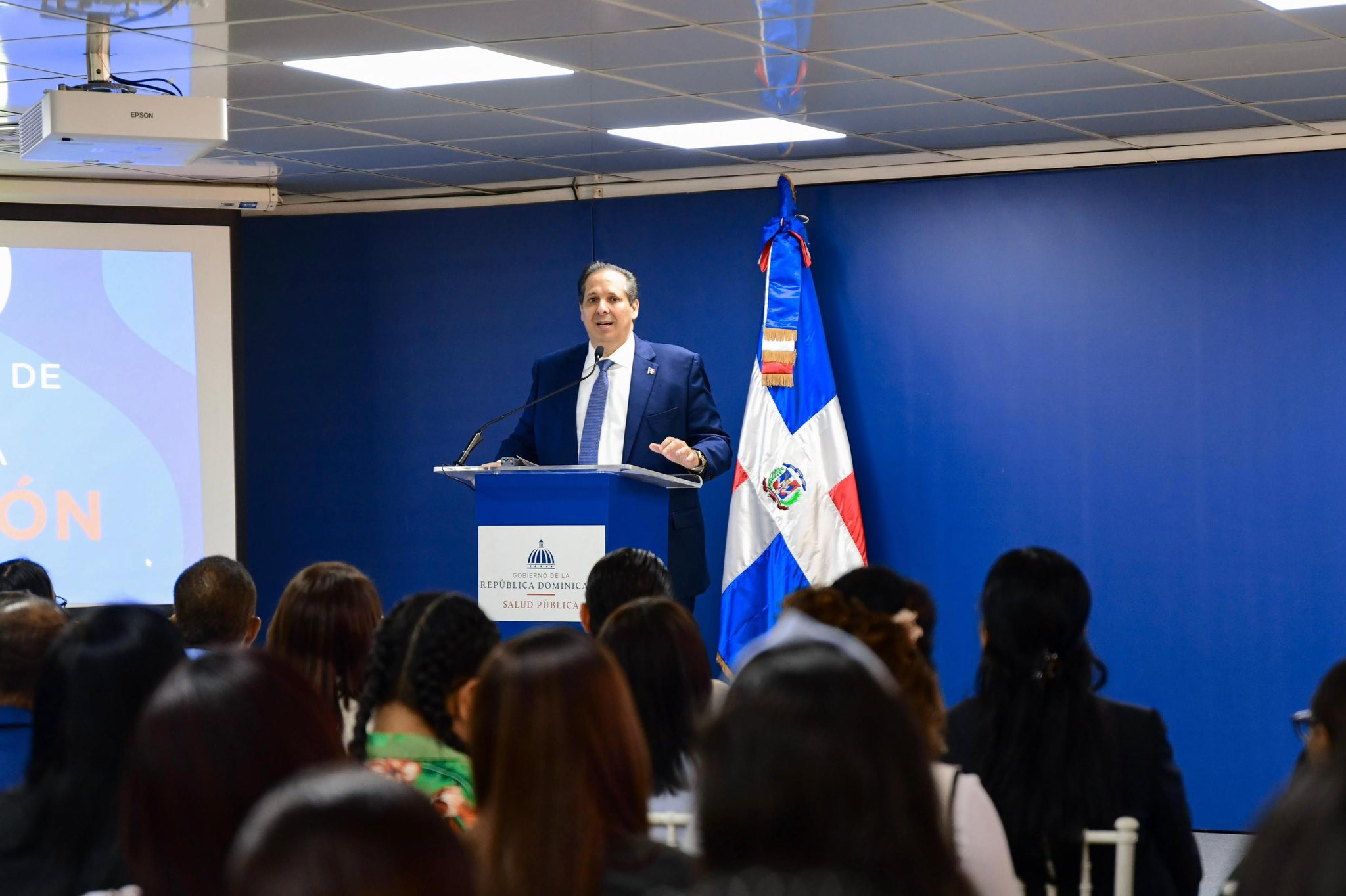 Ministro de Salud, Víctor Atallah, insta a evitar el estigma asociado a la depresión