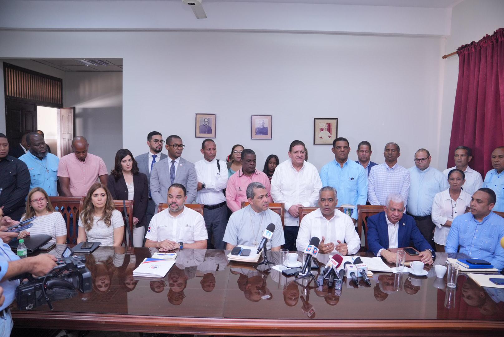 Diálogo por reasentamiento de comunidades en zona mineras en Cotui continuará este miércoles