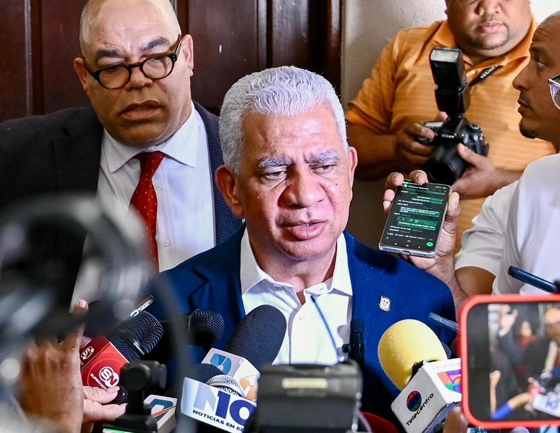 Senador Ricardo de los Santos, iglesia católica y el gobierno buscan solucionar litis agricultores de Sánchez Ramírez y Barrick Pueblo Viejo