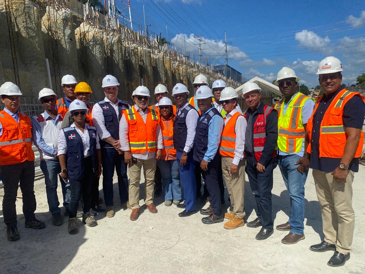 CODIA realiza visita técnica obra construye Obras Públicas Santo Domingo Oeste