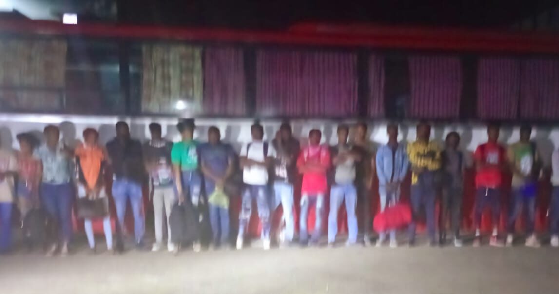 Conductor y cobrador de autobús detenidos con haitianos indocumentados luego de una persecución en San Juan de la Maguana