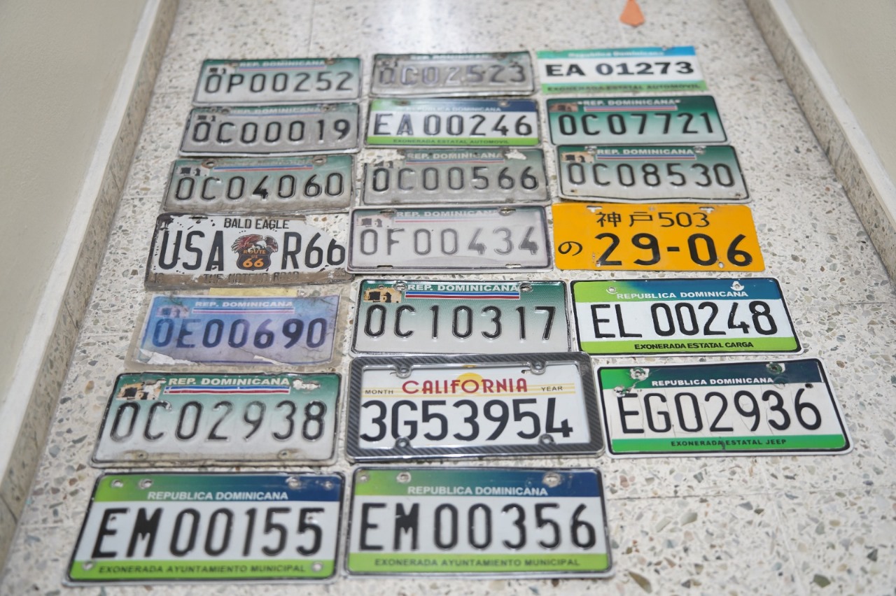 DIGESETT retiene 38 vehículos por uso de placas extranjeras vencidas y vehículos con placas oficiales no correspondiente en 2024