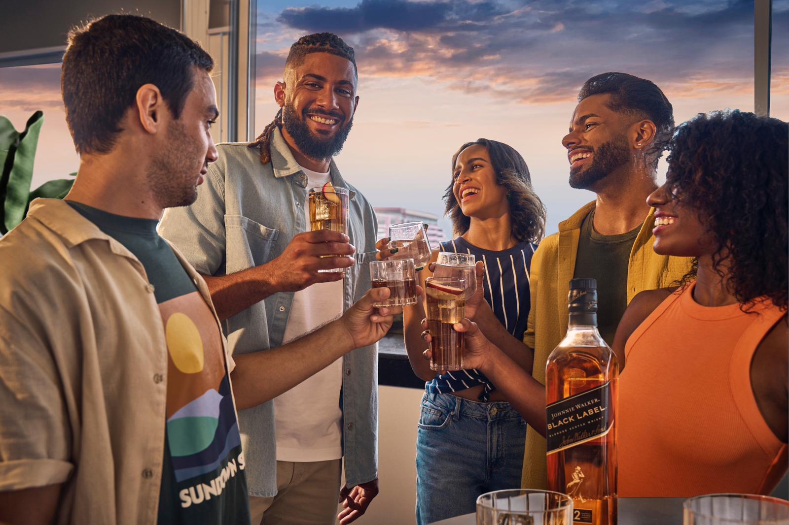 Fernando Tatis Jr. se une a Johnnie Walker para presentar “Keep Walking a lo Dominicano”
