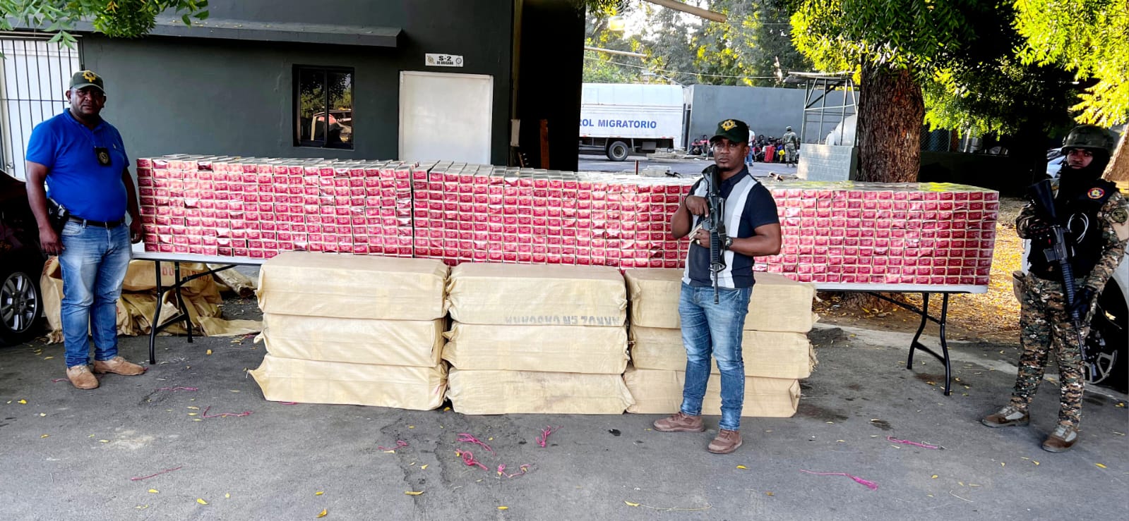 Ejército incauta contrabando de más de 500 mil cigarrillos tras persecución de una camioneta en Santiago Rodríguez