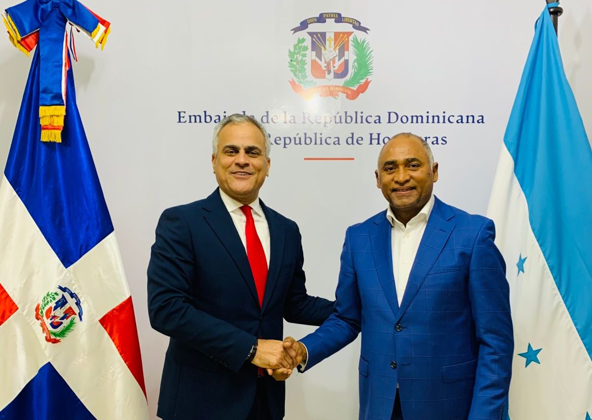 Senador Julito Fulcar Encarnación realiza visita oficial a la Embajada de la República Dominicana en Honduras