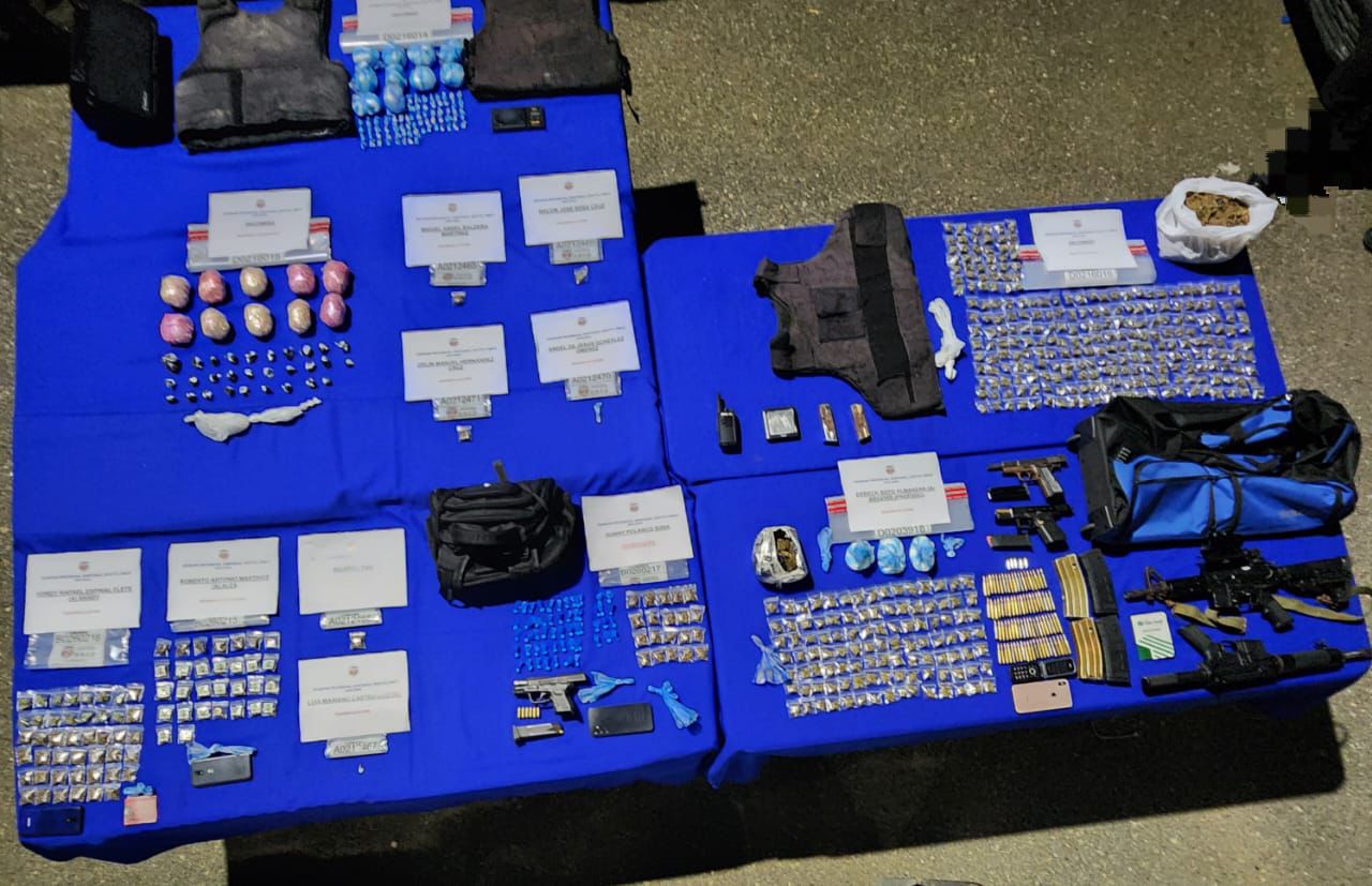 Intervienen barrios en Santiago; ocupan arsenal de armas, drogas y detienen varias personas