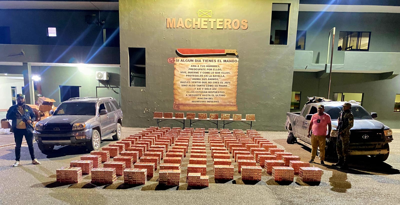 Decomisan contrabando de casi 700 mil cigarrillos en dos vehículos en Valverde