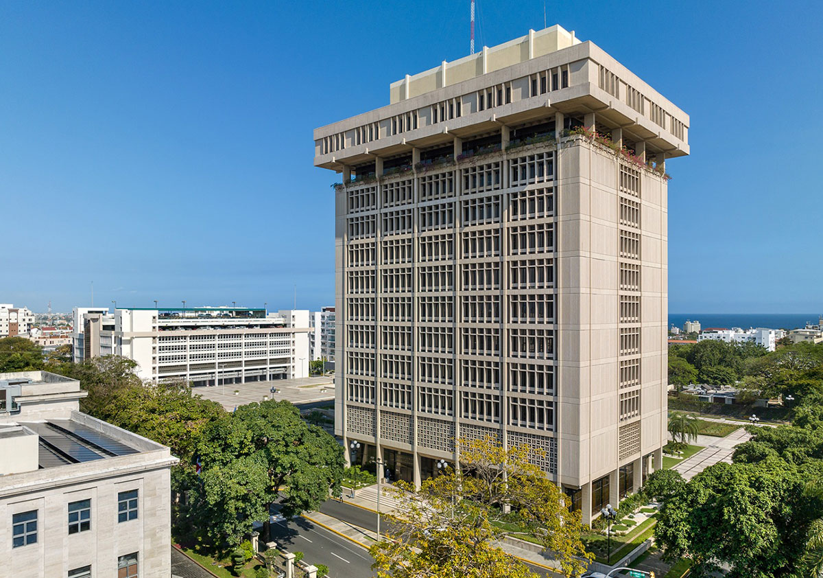 Banco Central reporta crecimiento del 5 % en la economía dominicana durante 2024