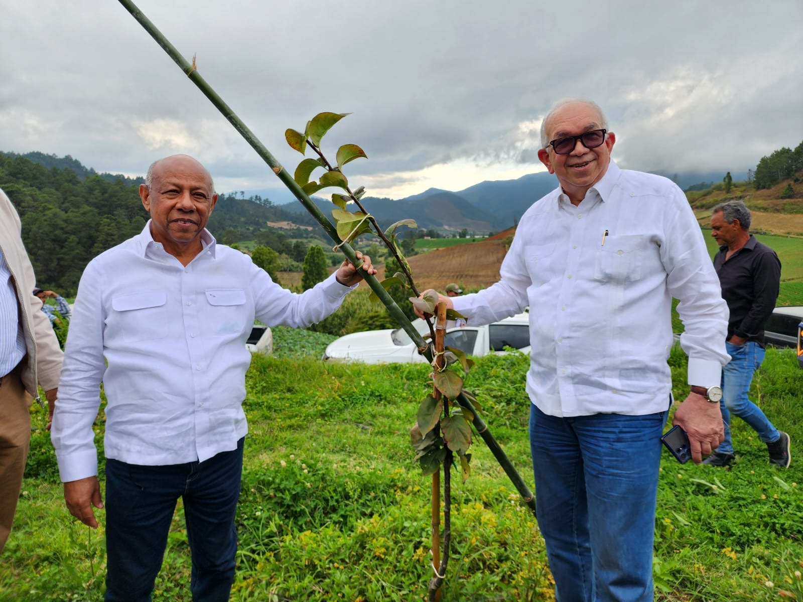 Titulares IAD y Bagricola inspeccionan zona productiva de Constanza para financiamientos de proyectos