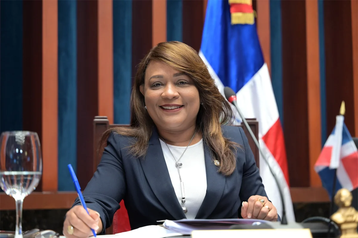 Senadora Aracelis Villanueva destaca que la mujer dominicana se ha convertido en una líder, lejos de descuidar el hogar