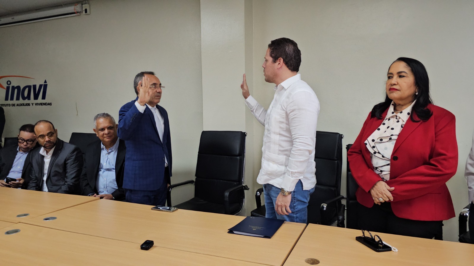 Juramentan al nuevo administrador general del Instituto de Auxilios y Viviendas