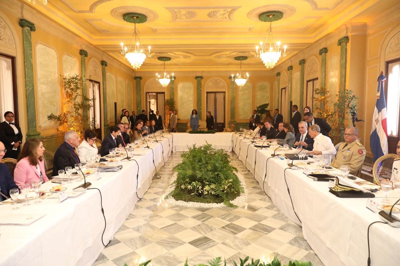 Presidente Abinader y secretario de Estado Norteamericano, Marco Rubio encabezan reunión de trabajo con delegaciones
