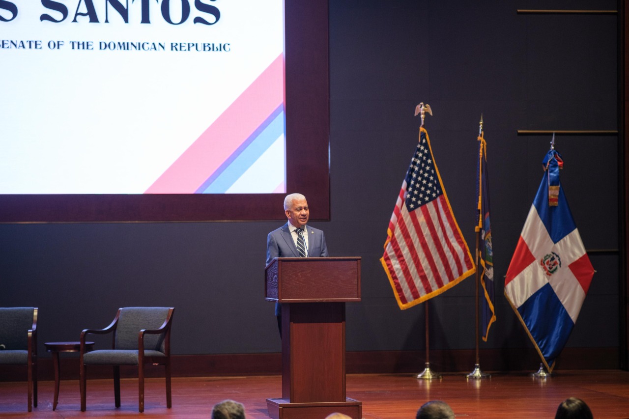 Ricardo de los Santos, ante Capitolio de Estados Unidos, llama aprovechar ventajas ofrece nearshoring para ambos mercados