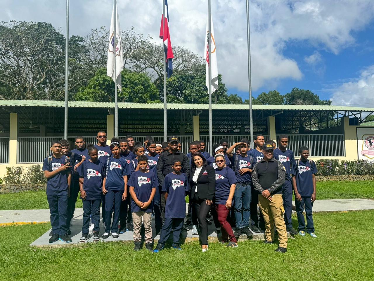 DNCD lleva ruta de la prevención a estudiantes escuelas sector Cristo Rey