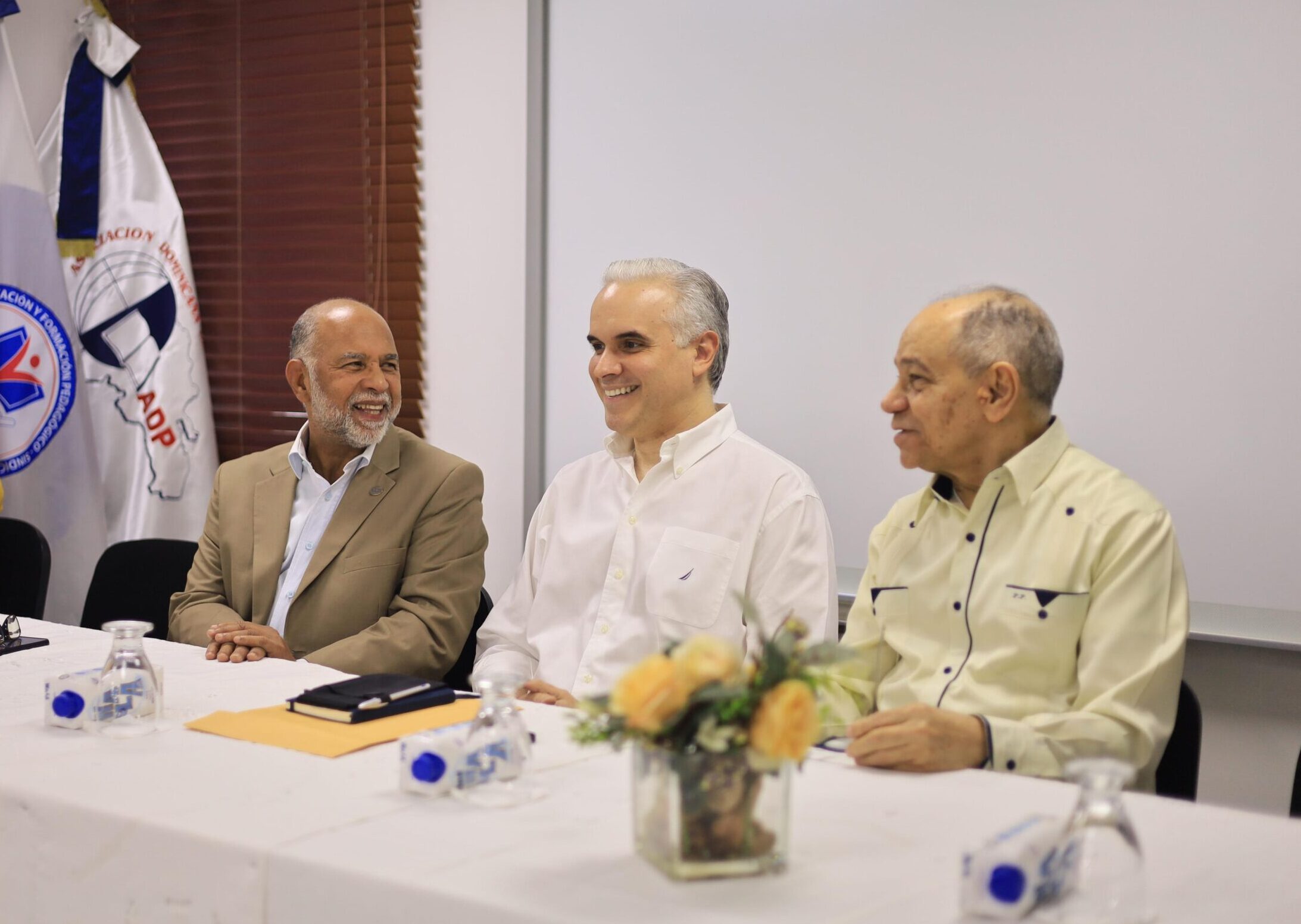 Ministro Luis Miguel De Camps visita a la dirección ejecutiva de la ADP